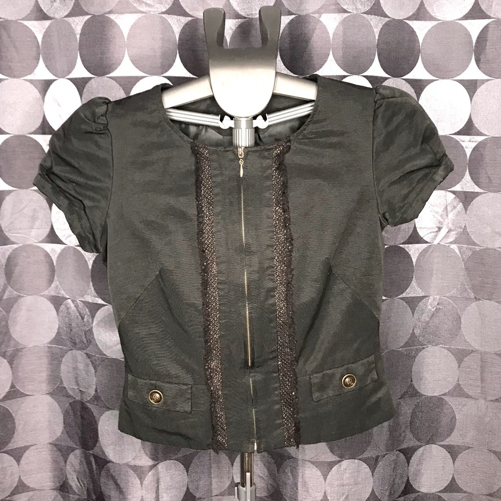 Zip up short sleeve jacket